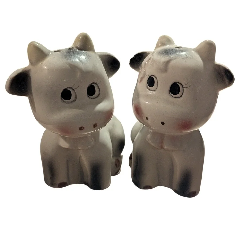 Vintage Ceramic Anthropomorphic Cow Salt & Pepper Shakers‎ Farmhouse Set